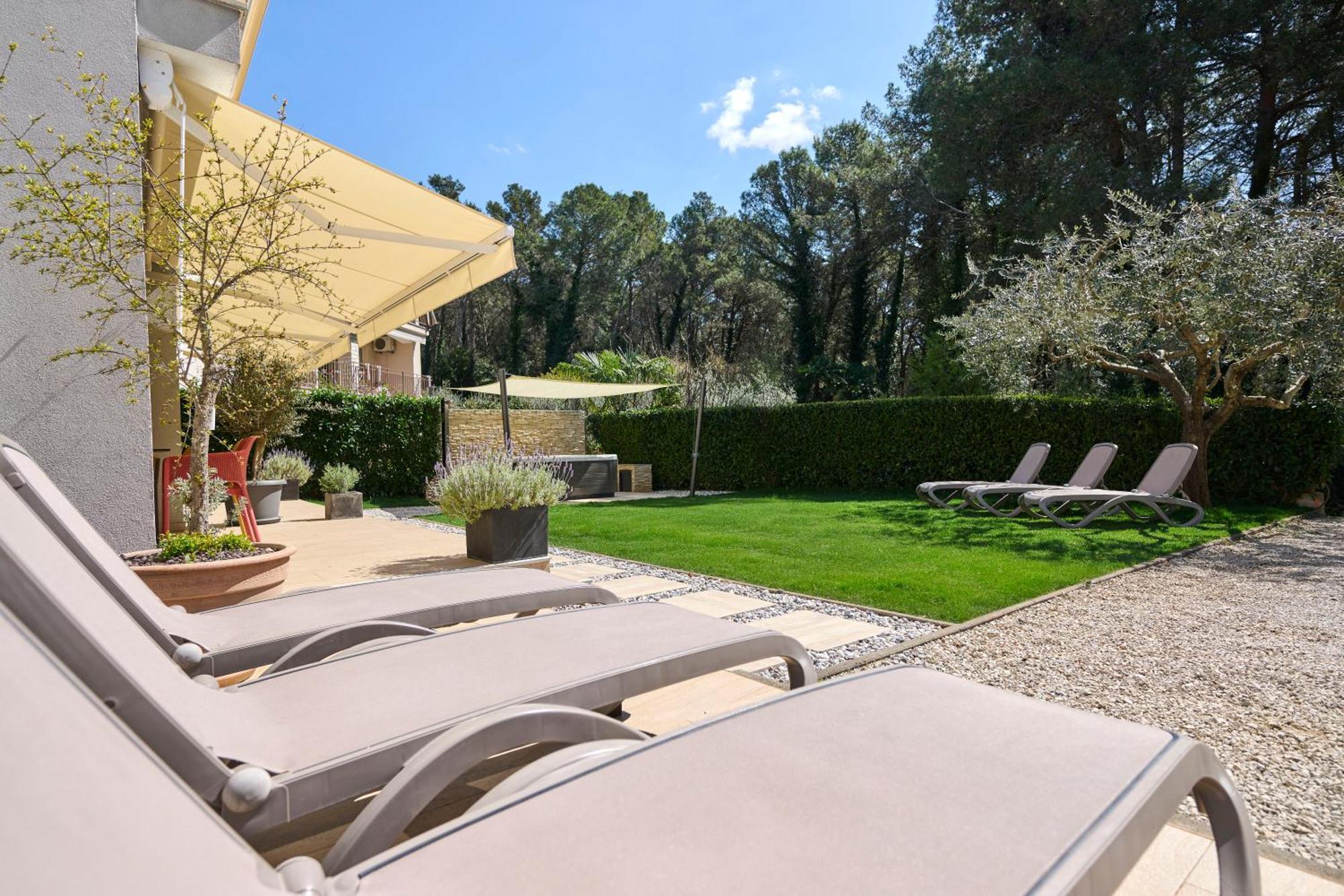 Apartments Martello Garden Porec Exterior photo
